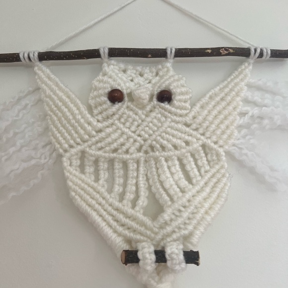 Handcrafted, macrame cord rustic tapestry stick. Adorable, owl 🦉 art - Picture 3 of 10